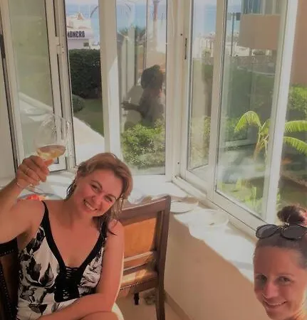 1ste Line Sunset Apartment